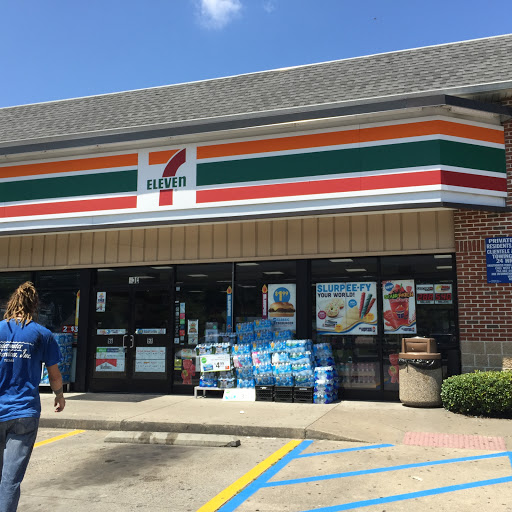 7-Eleven, 900 Cavalier Blvd, Chesapeake, VA 23323, USA, 