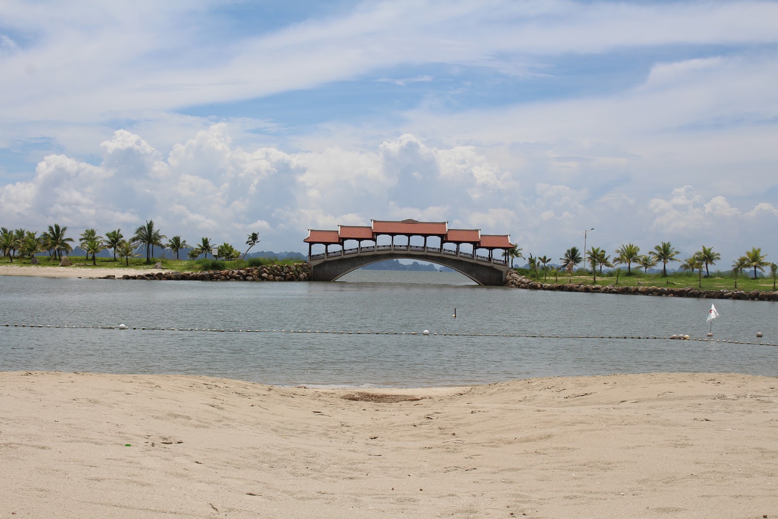 Photo de Tuan Chau Resort beach - endroit populaire parmi les connaisseurs de la détente