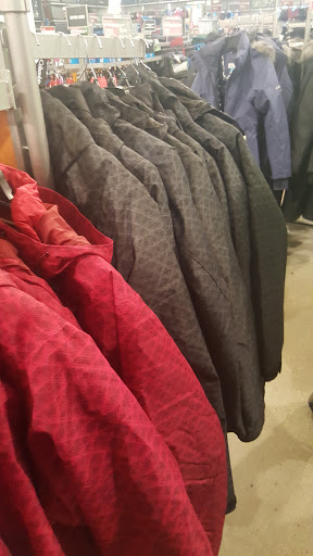 Outdoor Sports Store «Columbia Sportswear Outlet Store», reviews and photos, 241 Fort Evans Rd NE #1213, Leesburg, VA 20176, USA