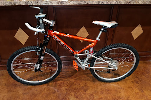 Bicycle Repair Shop «Bike World in Alamo Heights», reviews and photos, 5911 Broadway St, Alamo Heights, TX 78209, USA