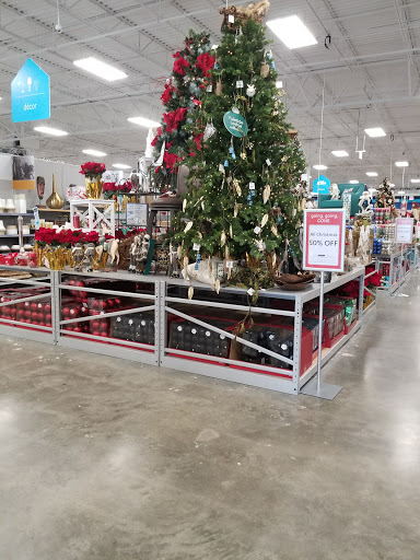 Home Goods Store «At Home», reviews and photos, 1811 N Dixie Hwy, Elizabethtown, KY 42701, USA