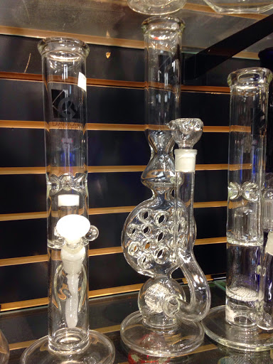 Body Piercing Shop «Vibes Smoke Shop & Piercing», reviews and photos, 1222 El Camino Real, Redwood City, CA 94061, USA