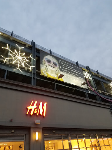 Clothing Store «H&M», reviews and photos, 206 Legacy Blvd, Dedham, MA 02026, USA