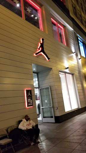 Shoe Store «Footaction», reviews and photos, 32 S State St, Chicago, IL 60603, USA