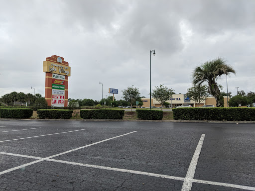 Shopping Mall «Lake Village Shopping MallKitchengaets», reviews and photos, 10601 US-441, Leesburg, FL 34788, USA