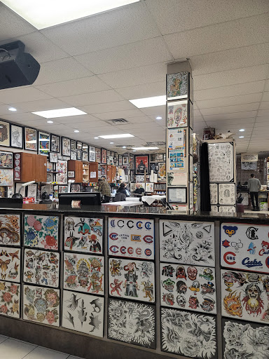 Tattoo Shop «Deluxe Tattoo», reviews and photos, 1459 W Irving Park Rd, Chicago, IL 60613, USA
