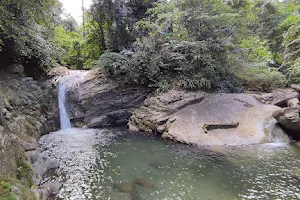 Aninuan Waterfall image