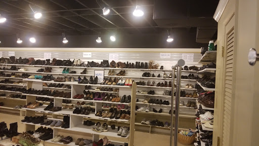 Thrift Store «Re-Uzit Shop of New Holland», reviews and photos, 707 W Main St, New Holland, PA 17557, USA