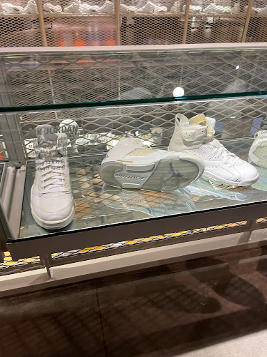 Clothing Store «Nike Portland», reviews and photos, 638 SW 5th Ave, Portland, OR 97201, USA