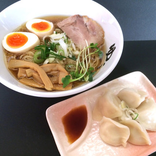 ラーメン専門店 ゆうひ屋