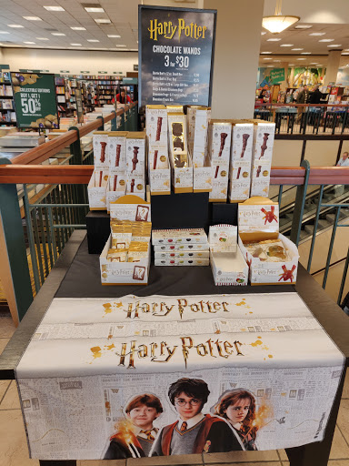 Book Store «Barnes & Noble», reviews and photos, 47 E Chicago Ave, Naperville, IL 60540, USA