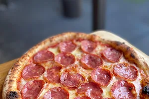 Adatto Pizza image