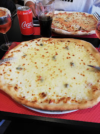 Plats et boissons du Pizzeria Bella Pizza à Dinan - n°20