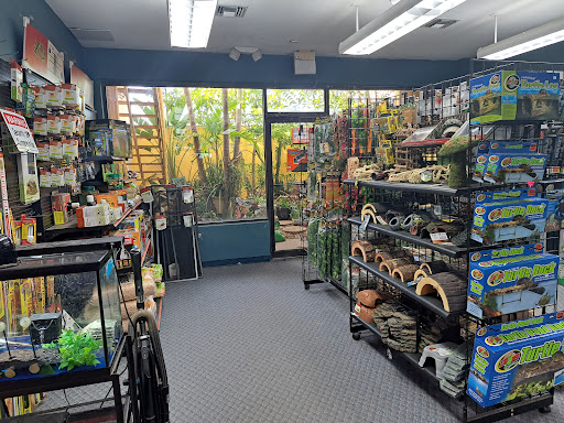 Pet Supply Store «Seascape Aquarium & Pet Center», reviews and photos, 2162 Gulf Gate Dr, Sarasota, FL 34231, USA