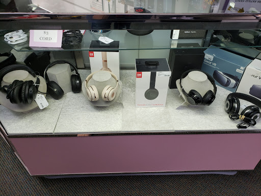 Pawn Shop «SILVER LINING JEWELRY AND LOAN GRESHAM», reviews and photos, 300 SE 181st Ave, Portland, OR 97233, USA