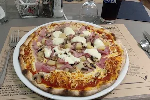 Leuca Pizzas image