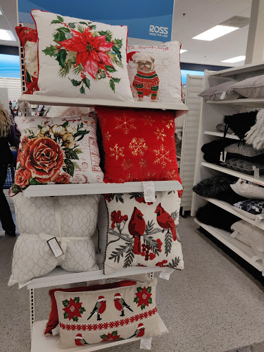 Clothing Store «Ross Dress for Less», reviews and photos, 2415 NW Kings Blvd, Corvallis, OR 97330, USA