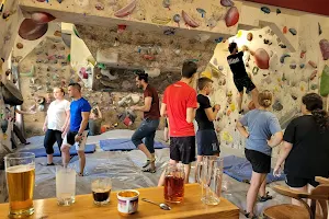 Crux boulder & café image