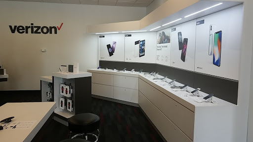 Cell Phone Store «Verizon Authorized Retailer - Simply», reviews and photos, 187 Highland Ave, Cheshire, CT 06410, USA