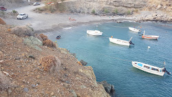 Limanaki beach'in fotoğrafı dağlarla çevrili