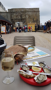 Plats et boissons du Restaurant de fish and chips Buvette des Bains à Saint-Malo - n°18