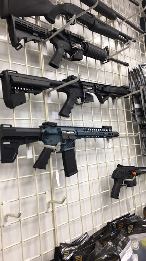 Gun Shop «South Dade Jewelry & Gun Exchange», reviews and photos, 20848 S Dixie Hwy, Miami, FL 33189, USA
