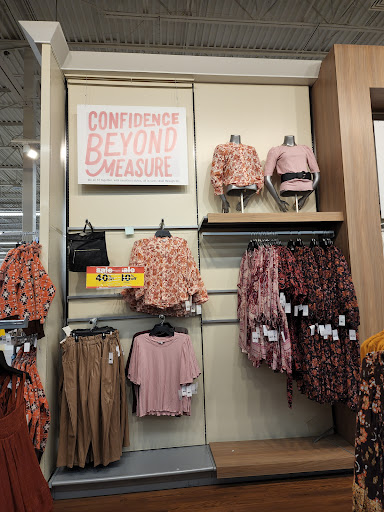 Grocery Store «Meijer», reviews and photos, 15055 Hall Rd, Utica, MI 48315, USA