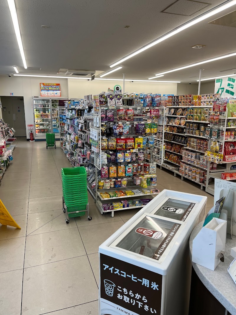 ファミリーマート 新岩倉中本町店