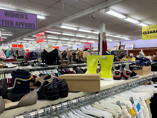 Thrift Store «Village Discount Outlet», reviews and photos, 2930 State Rd, Cuyahoga Falls, OH 44223, USA