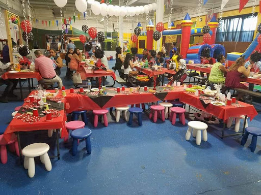 Flea Market «Fox Valley Flea Market», reviews and photos, 840 N State St, Elgin, IL 60123, USA