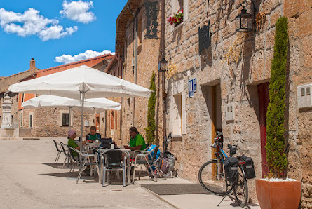 Restaurante-Hostal Fuente de Rabé Calle Sta. Marina, 17, 09130 Rabé de las Calzadas, Burgos, España