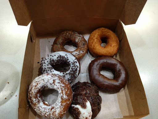 Donut Shop «Spunky Dunkers», reviews and photos, 3441 N Arlington Heights Rd, Arlington Heights, IL 60004, USA