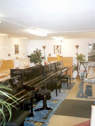 Pianohaus Kupferschmid 071 244 07 94 Mietklaviere Fr.35.--pro Monat/für alle Musikschüler/fairstes Angebot/