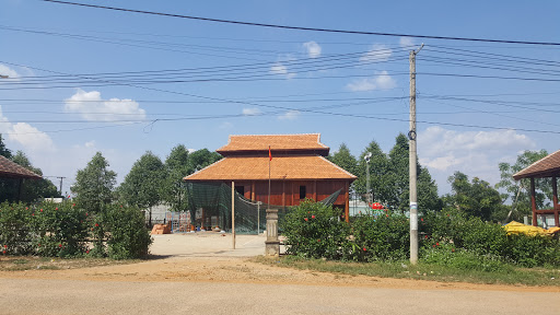 NHÀ RÔNG THÔN ĐẮK MẾ