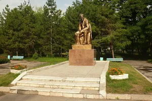 Памятник Ленину image