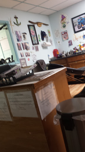 Tattoo Shop «TWISTED APPLE TATTOO INC.», reviews and photos, 1104 Grant Ave, Junction City, KS 66441, USA