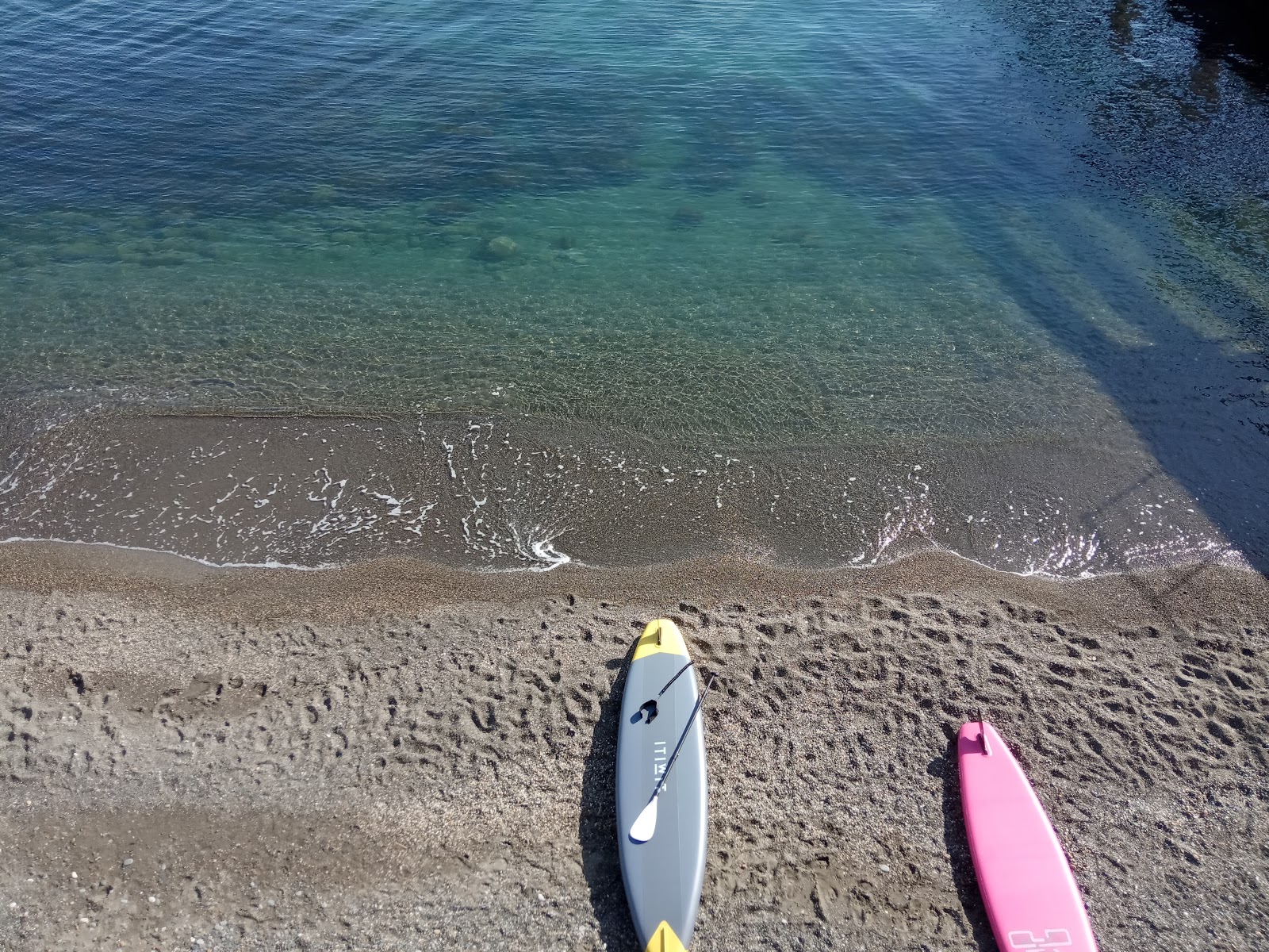 Foto von Zarya beach und die siedlung