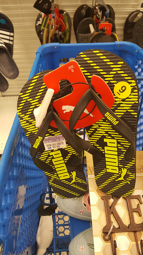 Clothing Store «Ross Dress for Less», reviews and photos, 581 Roosevelt Rd, Glen Ellyn, IL 60137, USA