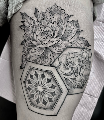 Explore unique knee tattoo ideas, creative tattoo ideas in Las Cruces, available at Syncere Tattoo