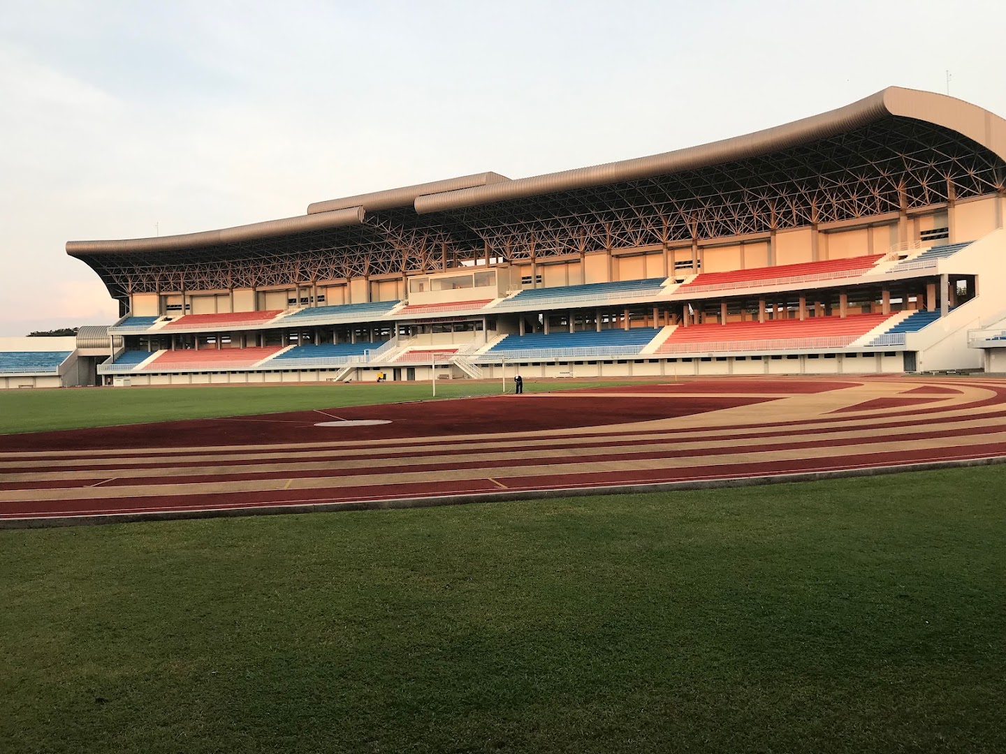 Gambar Stadion Mandala Krida