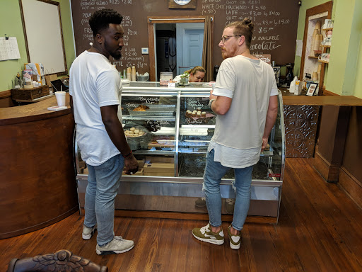 Dessert Shop «Le Petit Sweet», reviews and photos, 110 W 5th Ave, Mt Dora, FL 32757, USA
