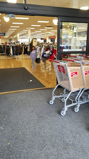 Furniture Store «HomeGoods», reviews and photos, 501 Town Centre Dr, Glen Mills, PA 19342, USA