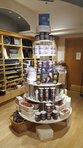 Clothing Store «H&M», reviews and photos, 230 Tresser Blvd, Stamford, CT 06901, USA