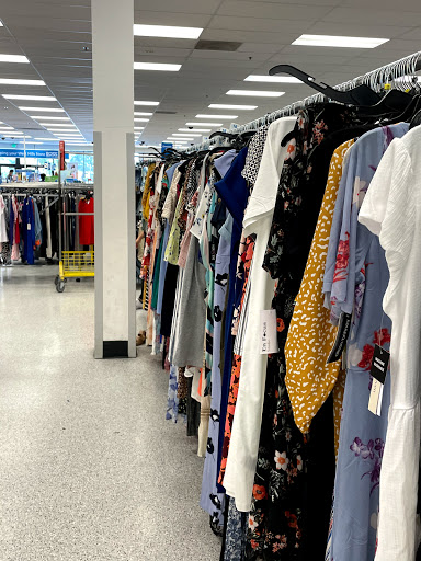 Clothing Store «Ross Dress for Less», reviews and photos, 6507 Fallbrook Ave, West Hills, CA 91307, USA