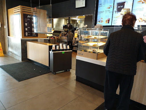 Outlet Mall «Tanger Outlet Williamsburg», reviews and photos, 150 Tanger Dr, Williamsburg, IA 52361, USA