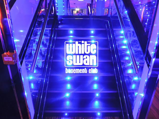 The White Swan Bar - Pub