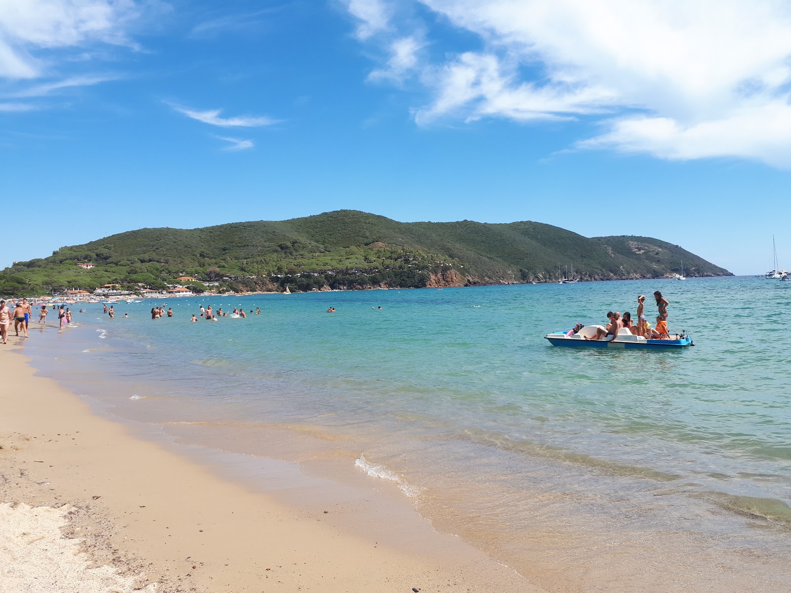 Foto von Lacona Beach mit beiger sand Oberfläche
