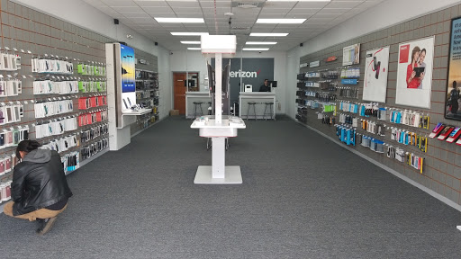 Cell Phone Store «GoWireless Verizon Authorized Retailer», reviews and photos, 23801 US-27, Lake Wales, FL 33859, USA