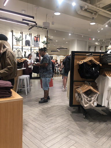 Sportswear Store «lululemon athletica», reviews and photos, 152 South Avenue, Bloomington, MN 55425, USA