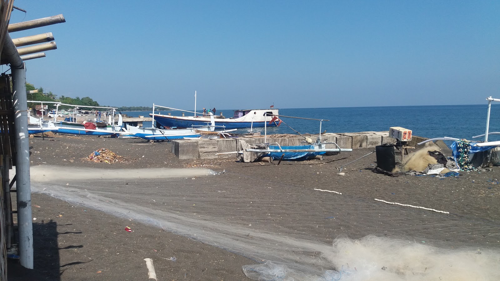 Φωτογραφία του Golden Giri Beach παροχές περιοχής